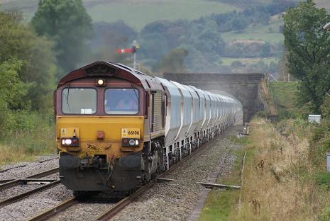 66106 at Edale 66106 at Edale
